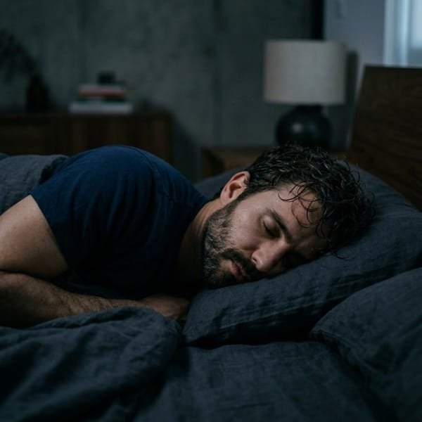 Dormir com o cabelo molhado faz mal?